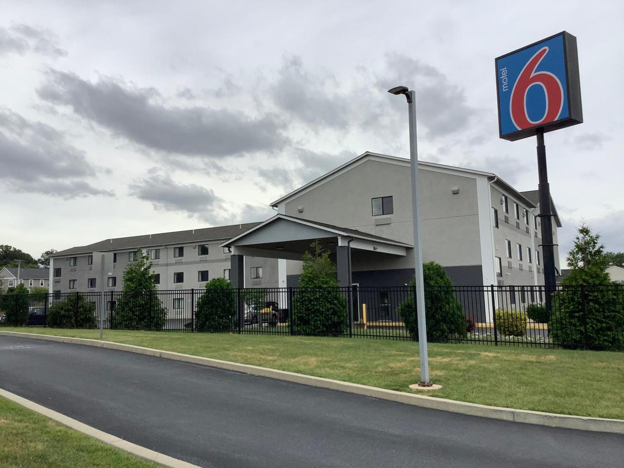 Motel 6 Lancaster Fertility Exteriör bild